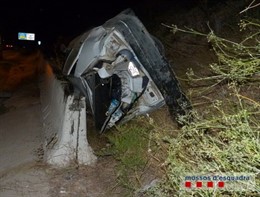 Los dos ocupantes del vehículo han sido trasladados al hospital