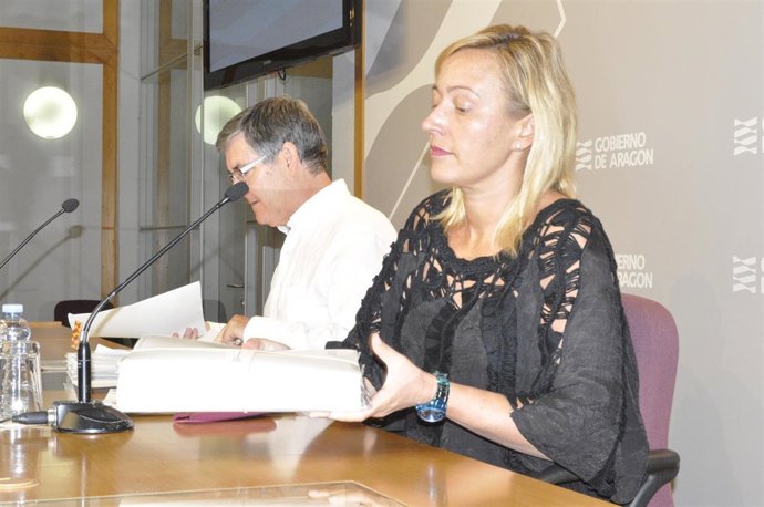 Los consejeros de Economía y Presidencia, Marta Gastón y Vicente Guillén.