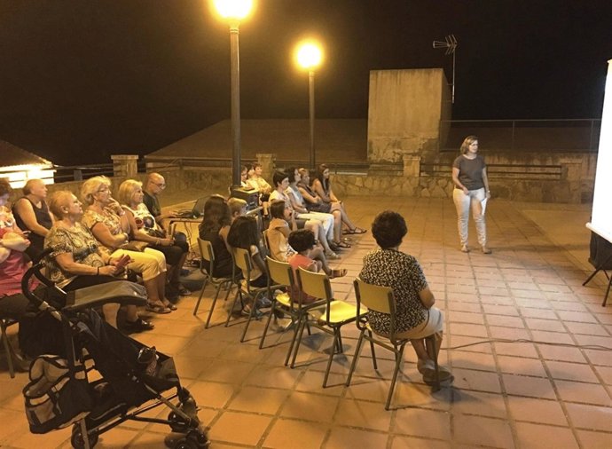 Charla en la aldea de Alcornocal