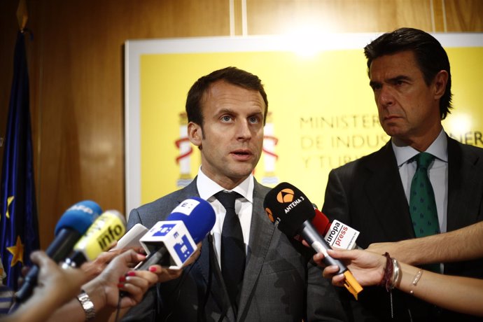 José Manuel Soria y el ministro de Finanzas de Francia, Emmanuel Macron