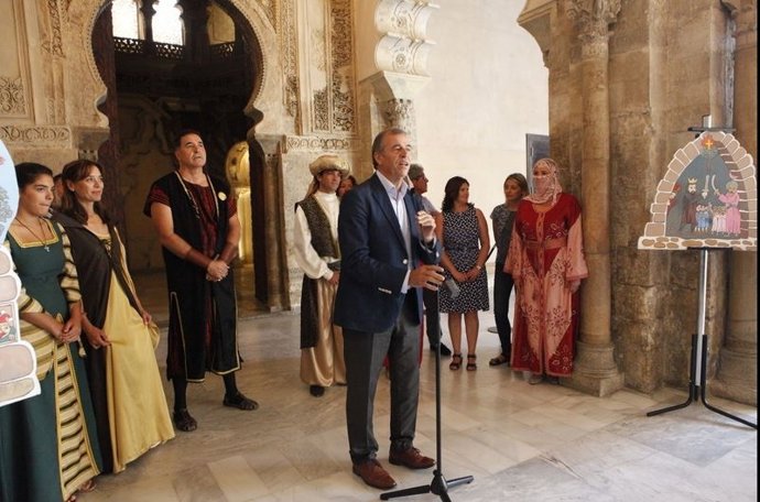 El presidente de las Cortes, Antonio Cosculluela, ha presentado La Morisma.