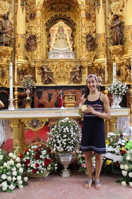 Carolina Marín, ante la Virgen del Rocío