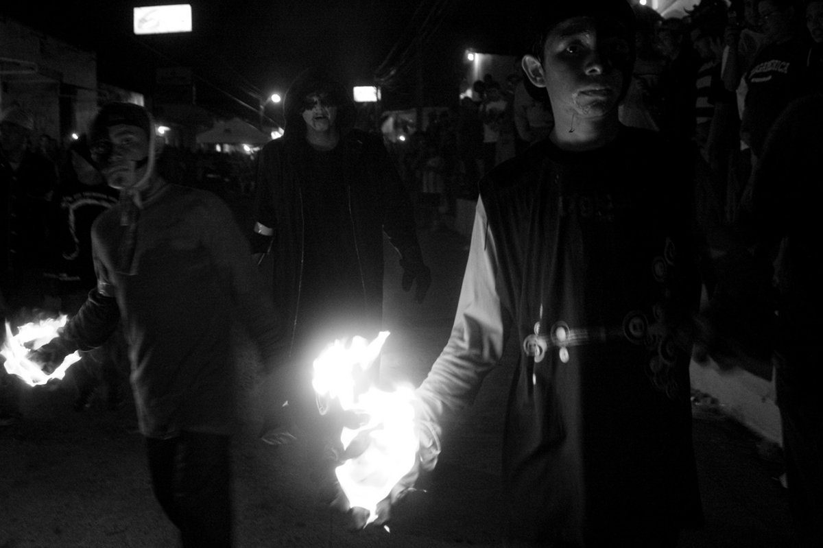 Las 'Bolas de Fuego' de El Salvador, una tradición de más de 100 años Las 'Bolas de Fuego' de El Salvador, una tradición de más de 100 años