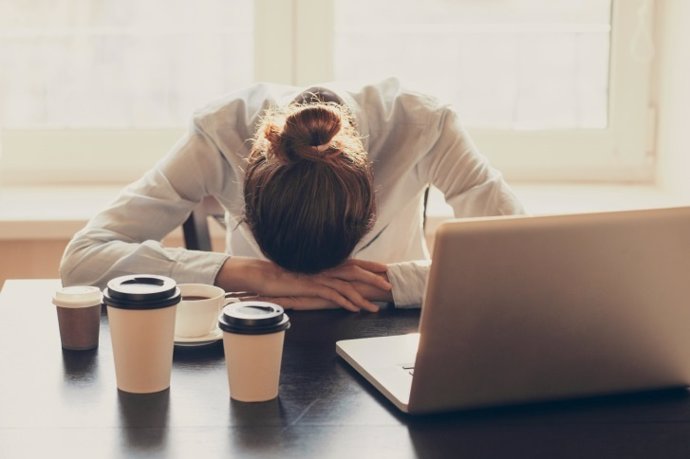 Dolor, sueño, depresión, café, cafeina, trabajo, mujer, cansancio