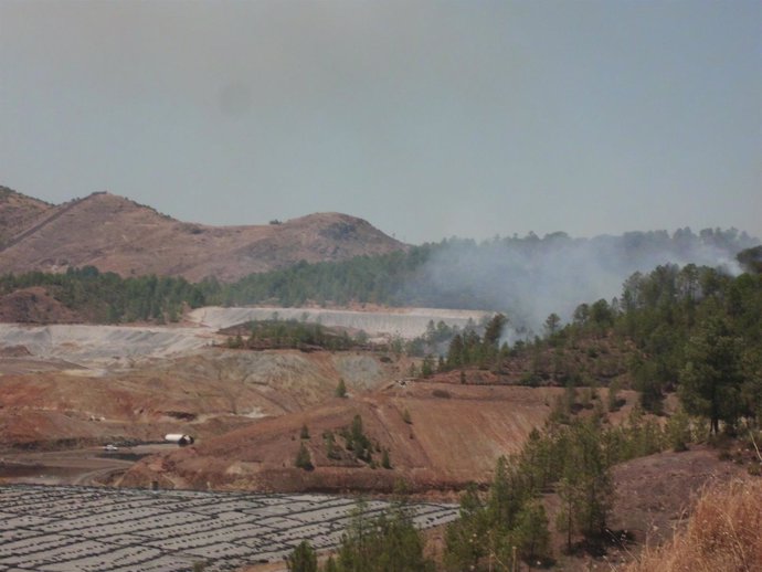 Foto del incendio cerca del vertedero de Nerva