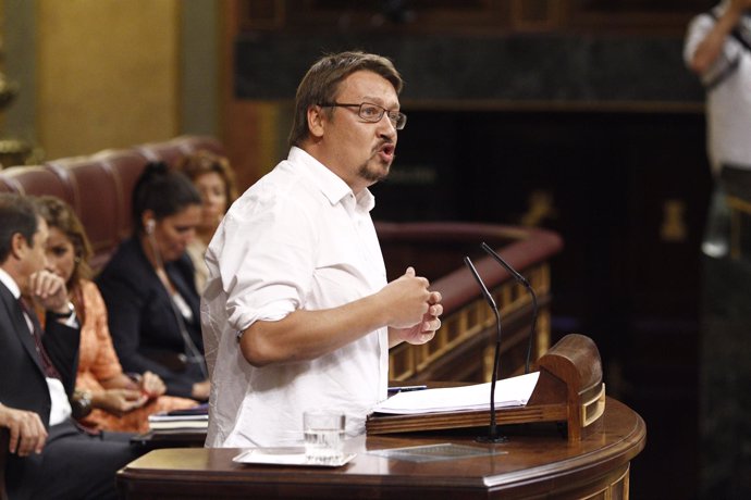 Xavier Domenech se abrazan en el Congreso en la sesión de investidura