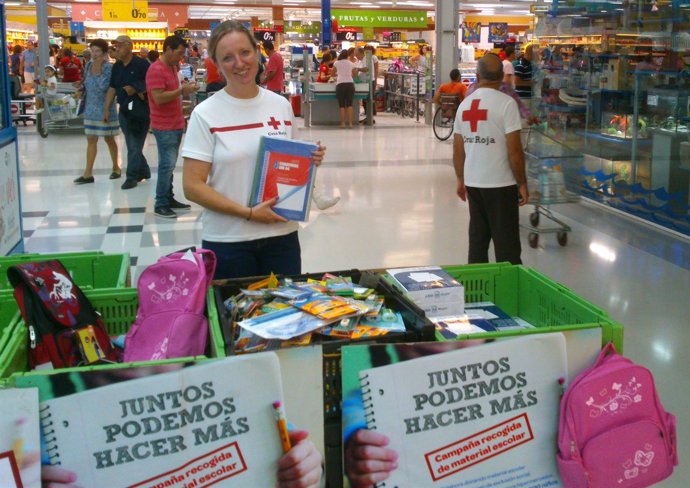 Cruz Roja Málaga Y Carrefour: Recogida De Material Escolar Con La 'Vuelta Al Col