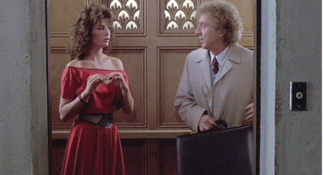 Kelly Le Brock y Gene Wilder en La mujer de rojo