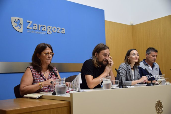 Cuqui Ariño, Pablo Híjar, Isabel Paricio y Carlos Carbó, en rueda de prensa.