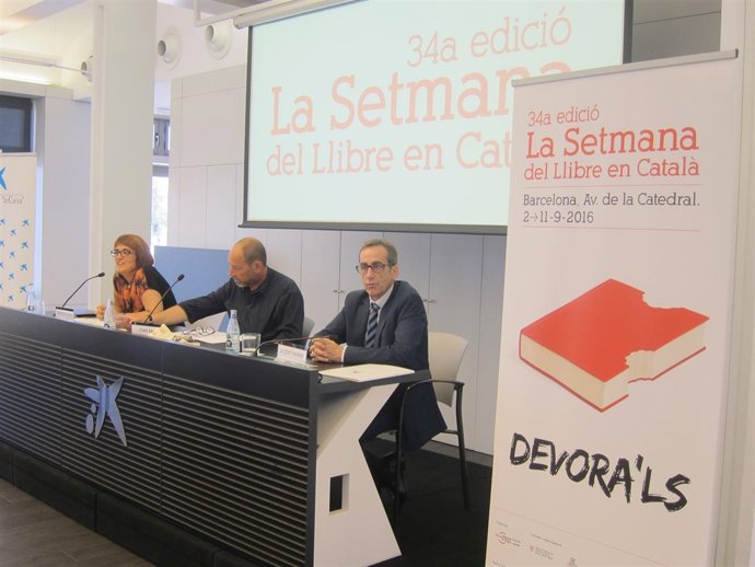 Montse Ayats (Aellc), Joan Sala (La Setmana) y Valentí Farràs (La Caixa)