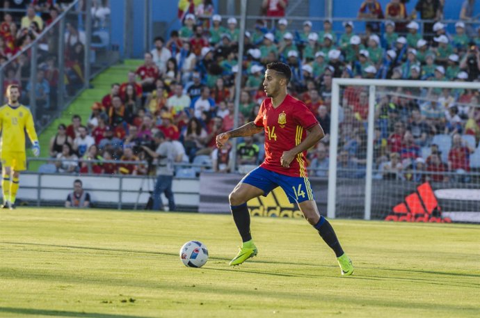 Thiago en el partido de España - Georgia