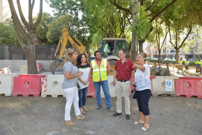 Visita a los accesos al CEIP Mariana de Pineda.                 