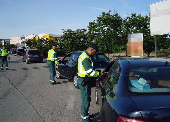 La Guardia Civil controla 2.896 conductores en la Región 