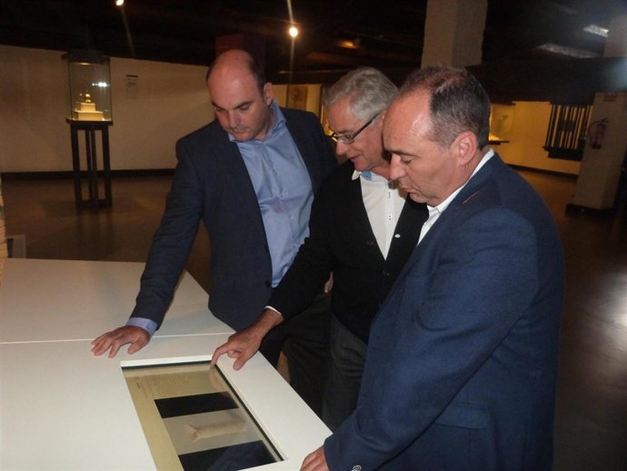 Juan Carlos Gracia Suso y Jaime Vicente, en el Museo de Teruel