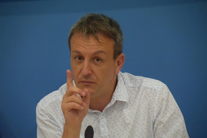 El consejero Fernando Rivarés, este jueves, en rueda de prensa. 