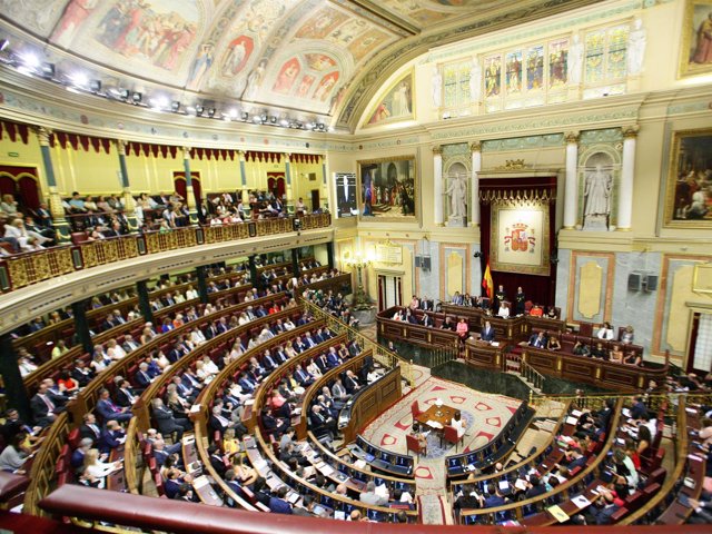 Diputados en el hemiciclo