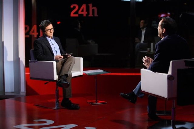Sergio Martín entrevistando a José Bono en 'La noche en 24 horas'