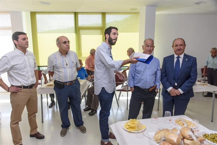 El presidente de la Diputación, Gabriel Amat, visita el nuevo Centro en Abrucena