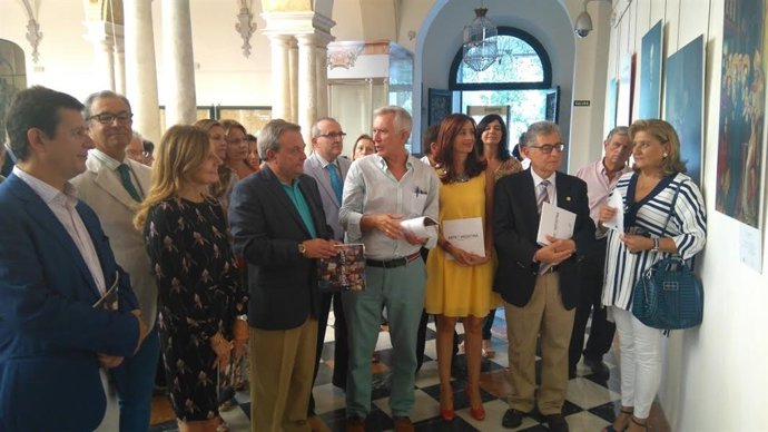 Autoridades visitan la exposición 'Arte y Medicina'