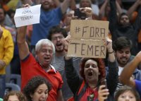 Podemos pide a Rajoy que no reconozca el Gobierno de Temer por ser "la consumación de un golpe de Estado"