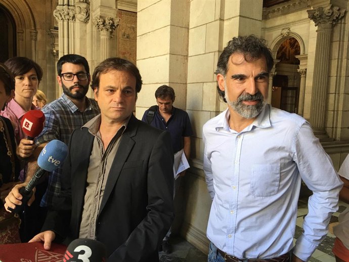 El teniente de alcalde Jaume Asens y el presidente de Òmnium Jordi Cuixart
