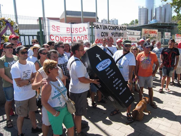 Concentración a las puertas de Lauki
