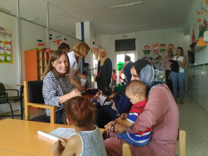 La delegada de Educación acude a un centro de Infantil en el arranque de curso