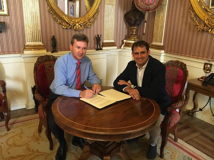 , El Alcalde Javier Lacalle Y El Concejal De Infraestructuras Jorge Berzosa 