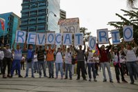 Miles de venezolanos toman Caracas para impulsar el revocatorio contra Maduro