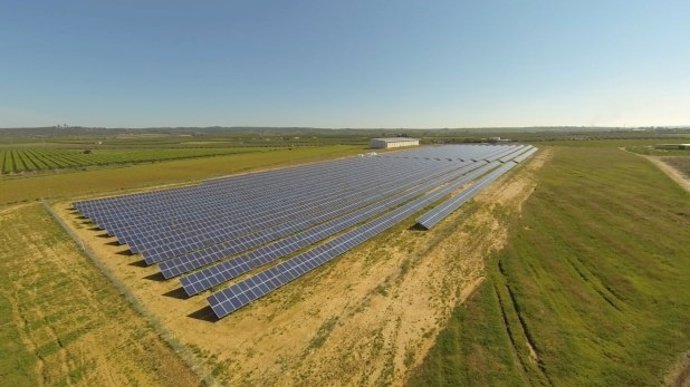 Planta solar colectiva en Alcolea del Río (Sevilla)