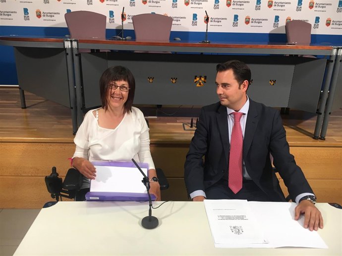 La edil Marimar Ramírez en la rueda de prensa