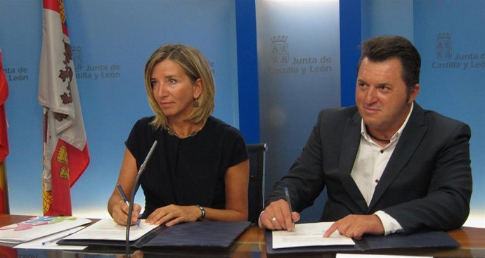 La consejera Alicia García, junto al presidente de Predif, Francisco Sardón