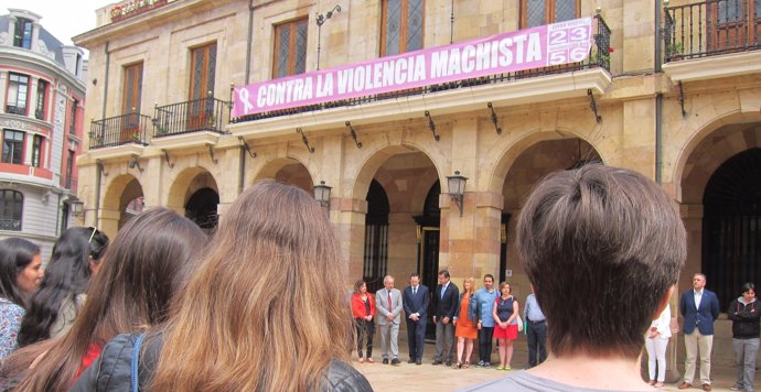 Concentración contra la violencia de género en Oviedo.