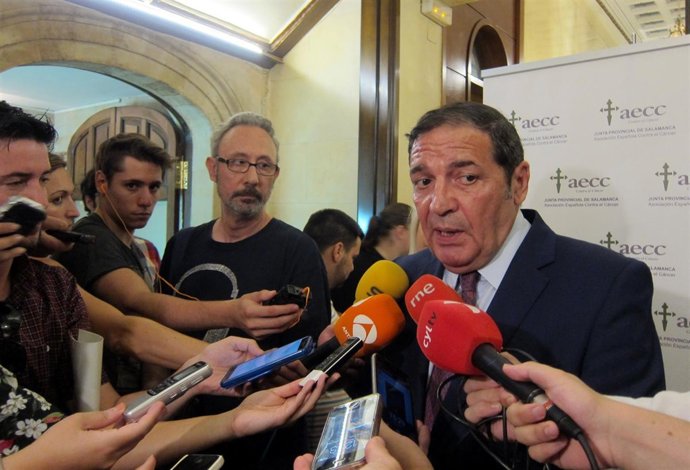 Sáez  Aguado atiende a los medios en Salamanca