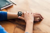 Crean un dispositivo para hacer electrocardiogramas con el móvil o un i-watch