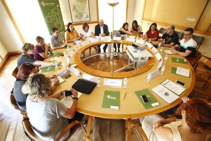 María Victoria Broto se reune con las asociaciones LGTB