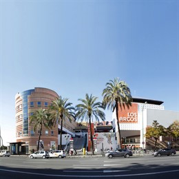 Fachada del Centro Comercial Los Arcos de Sevilla.