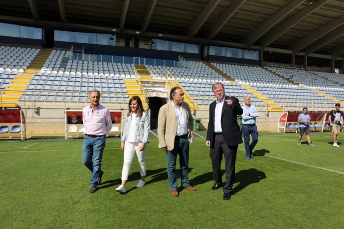 PRENSA AYTO LEÓN, EL ALCALDE VISITA LAS OBRAS REALIZADAS EN EL CAMPO DE FUTBOL D