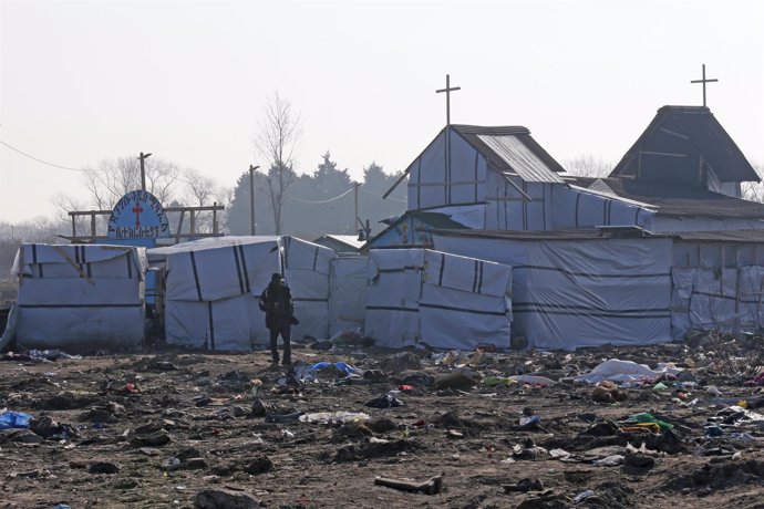 Desmantelamiento del campamento de inmigrantes de Calais (Francia)