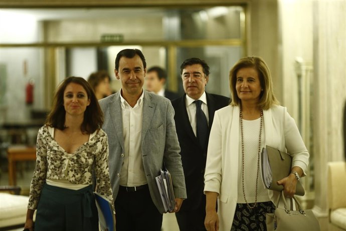 Los negociadores del PP, con Maillo y Andrea Levy, llegan al Congreso