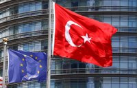 Turquía y la UE coinciden en la necesidad de acercar posturas tras el fallido golpe de Estado