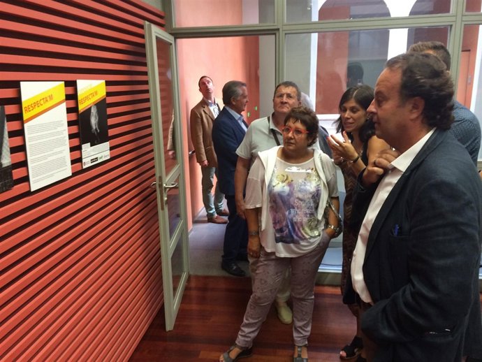 La consellera Dolors Bassa durante su visita al festival 'Visa pour l'Image'