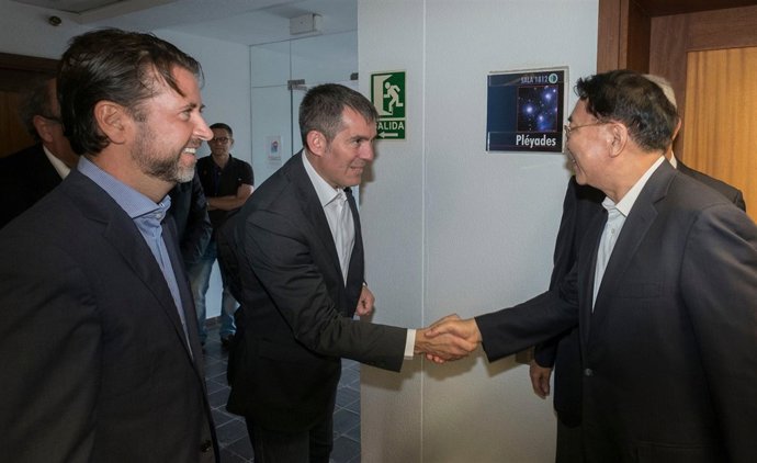 Clavijo apoya la colaboración del IAC con la Academia de Ciencias de China