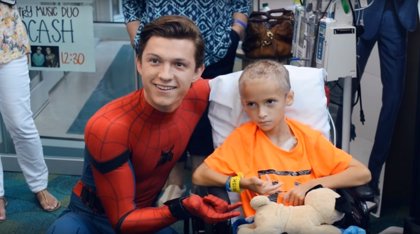 Spiderman Homecoming: Tom Holland visita a un hospital infantil en Atlanta  (VÍDEO)