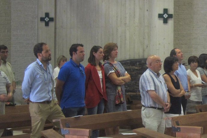 Familiares de Victor Barrio en la misa homenaje al torero en Valladolid