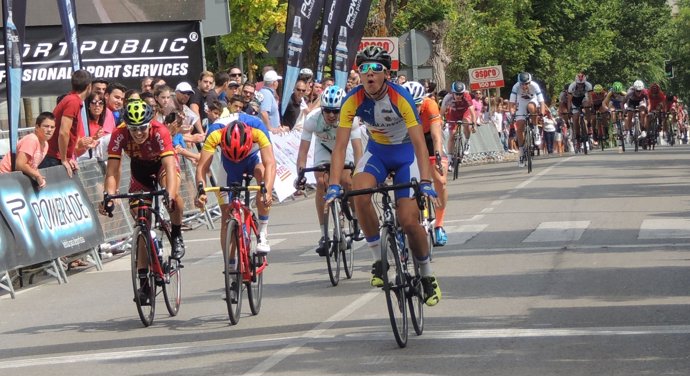 Esprint masculino en la prueba de carretera junior