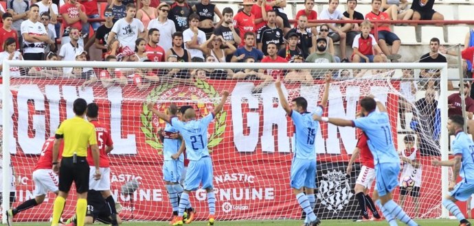 El Levante, líder de la Liga 1/2/3 tras empatar contra el Nástic 