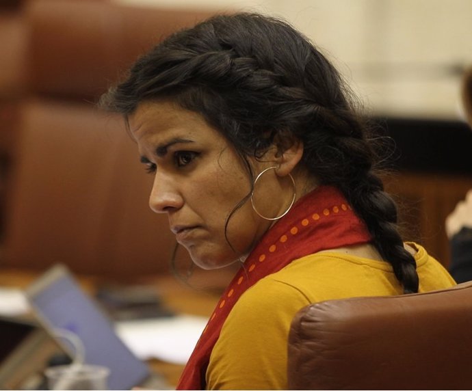 Teresa Rodríguez, en el pleno del Parlamento