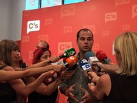 C's Madrid dice ahora que no irán ni con Sánchez ni con Rajoy si no tienen "mayorías para su investidura"