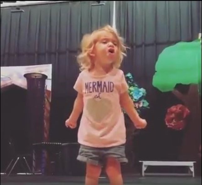 La arrebatadora interpretacióin del alfabeto de una niña de 2 años